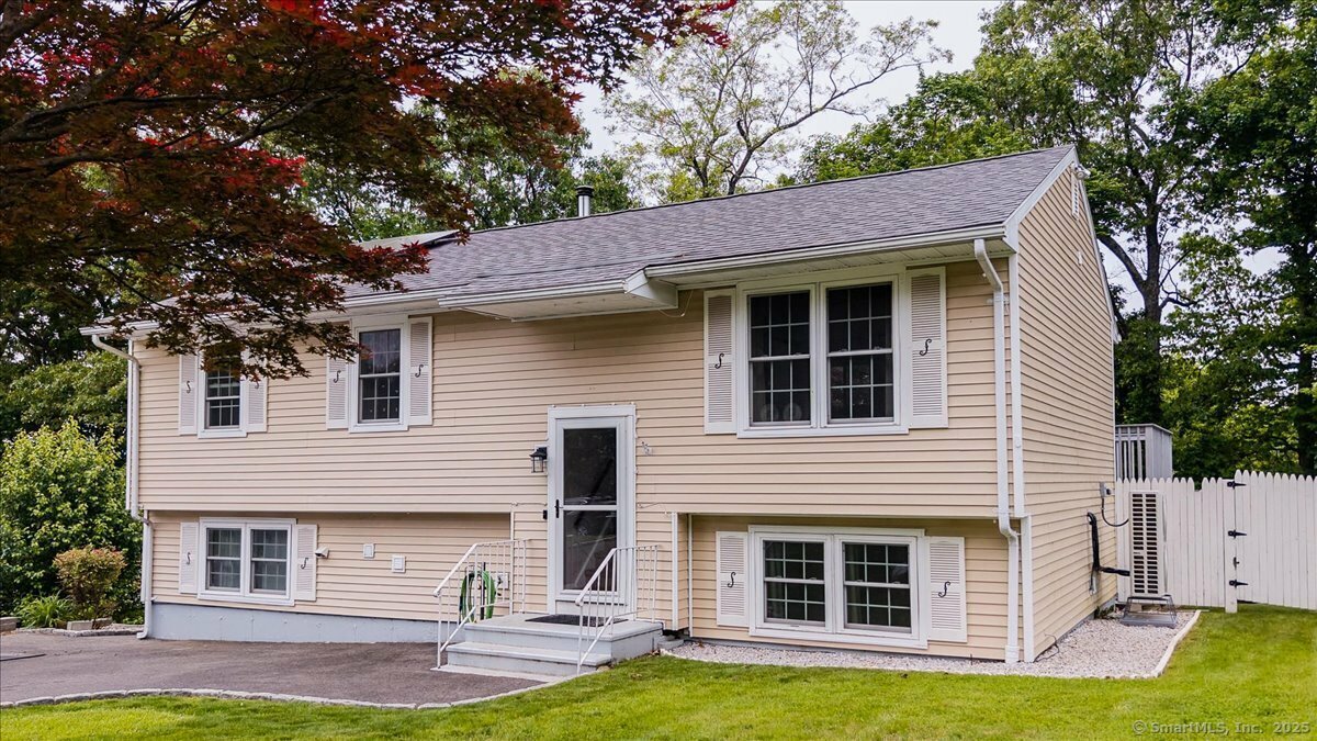 Property Photo:  10 Carriage Drive  CT 06770 
