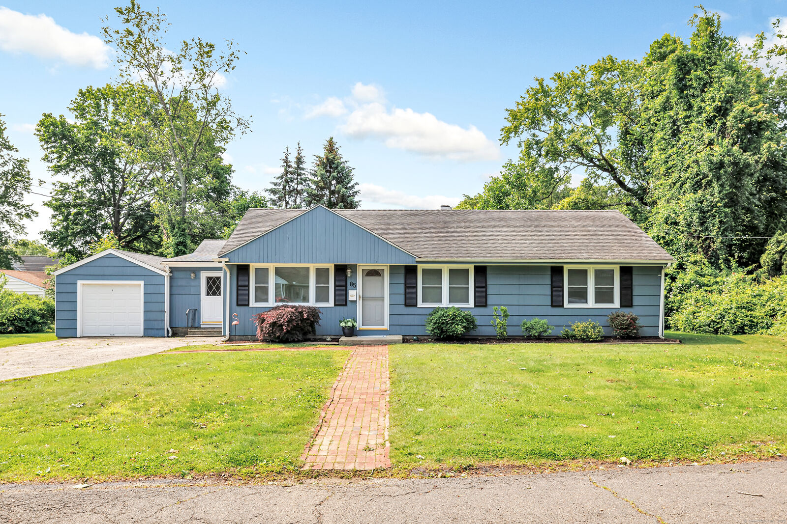 Property Photo:  85 Elmsford Road  CT 06606 