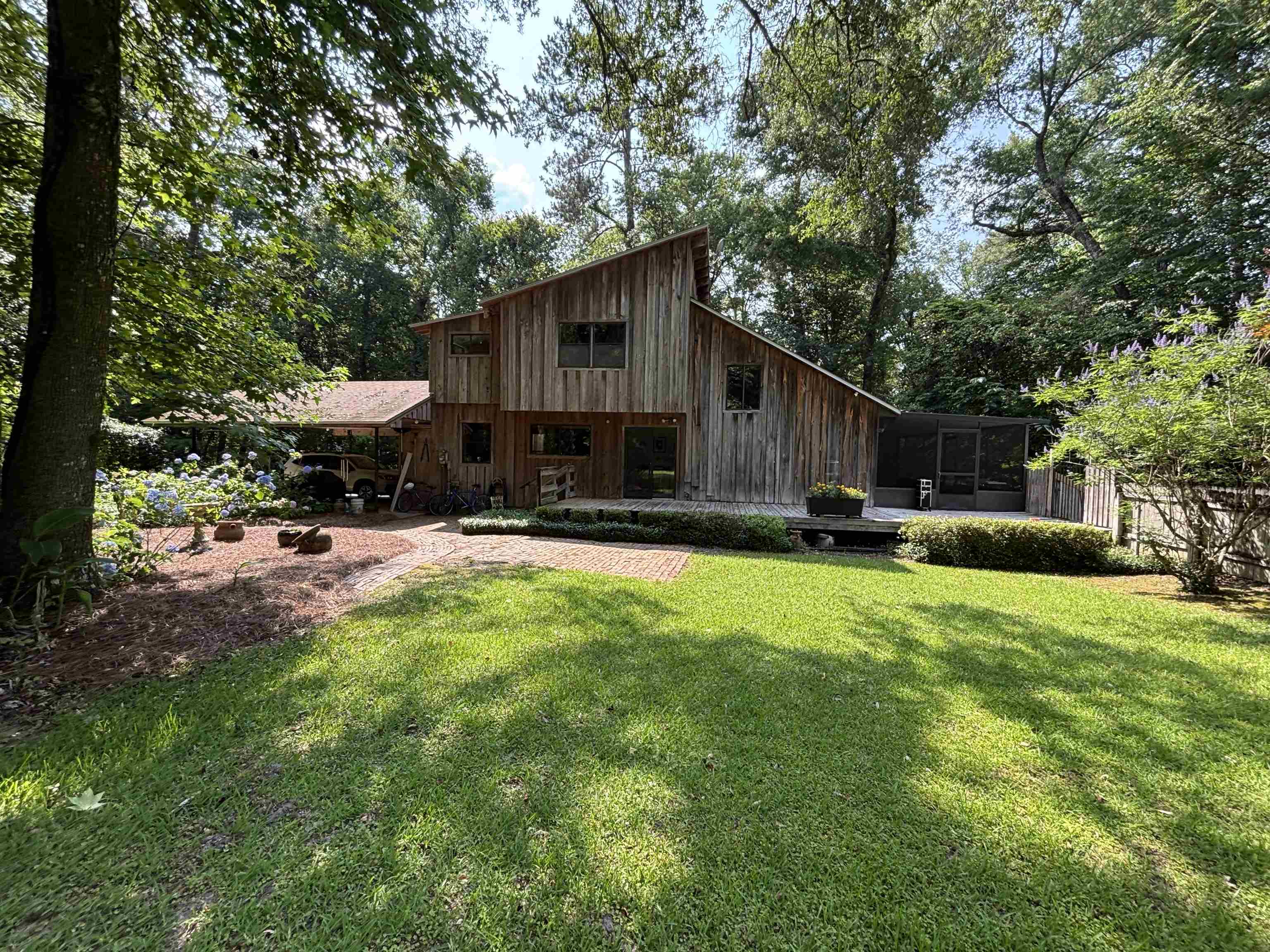 Property Photo: 988 Timber Run FL 32333