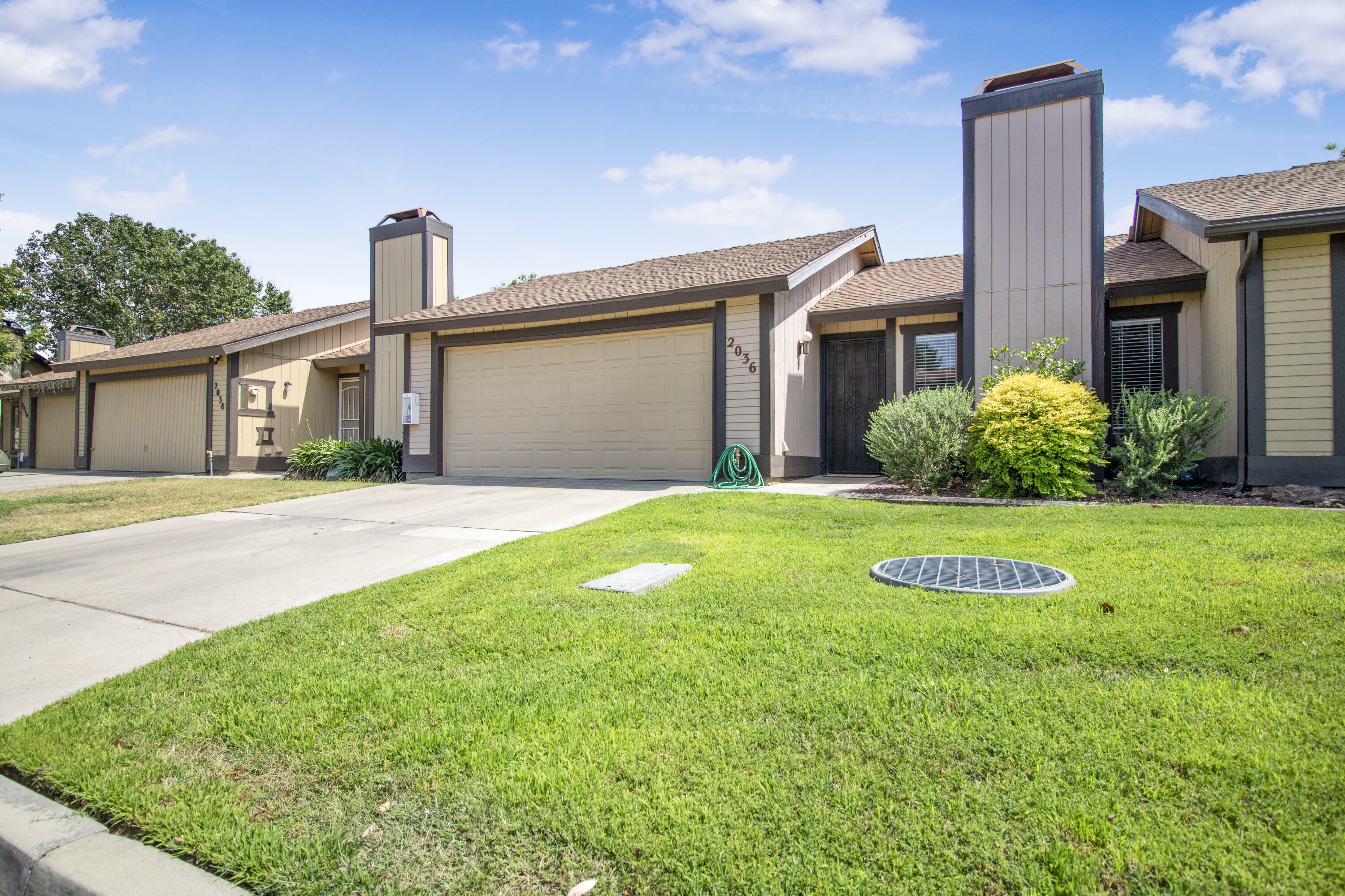 Property Photo: 2036 E Harold Avenue Avenue CA 93292