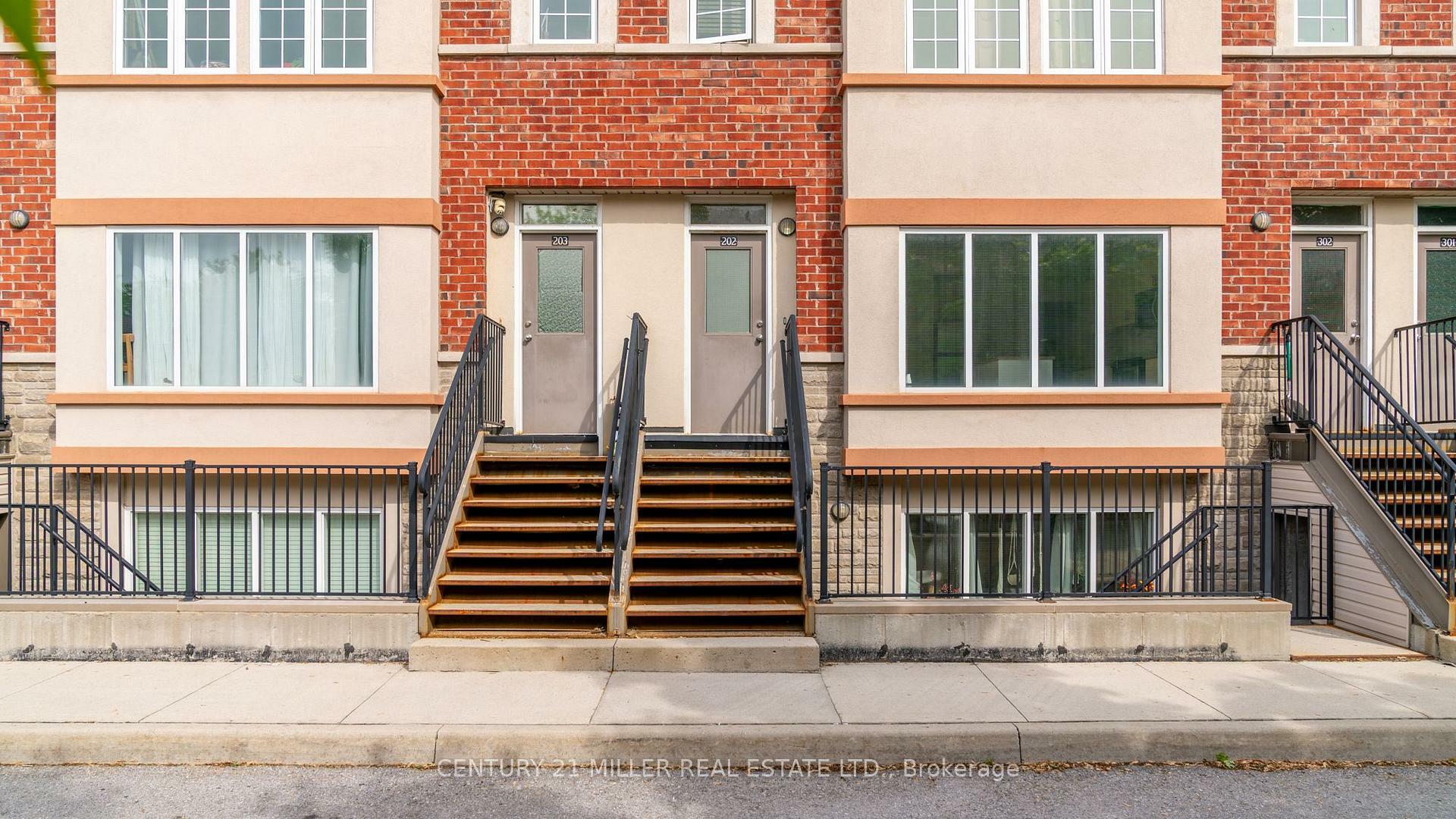 Property Photo:  174 Bronte Street S 202  ON L9T 1Y8 