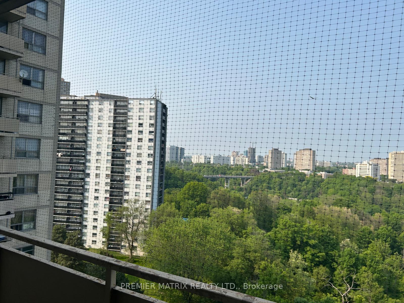 Property Photo: 65 Thorncliffe Park Drive 1404 ON M4H 1L2