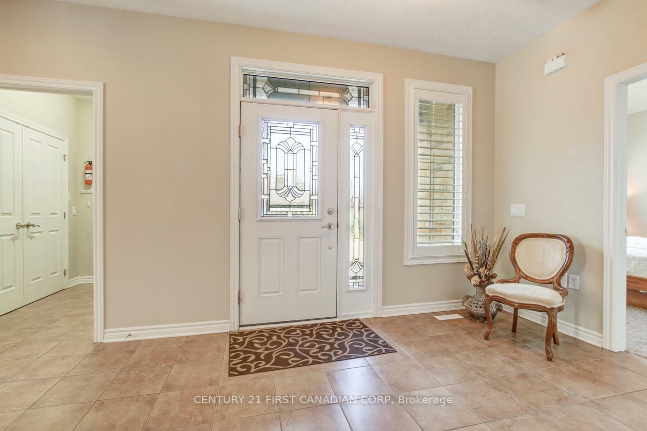Photo de la propriété:  2137 Jack Nash Drive  ON N6K 5R1 