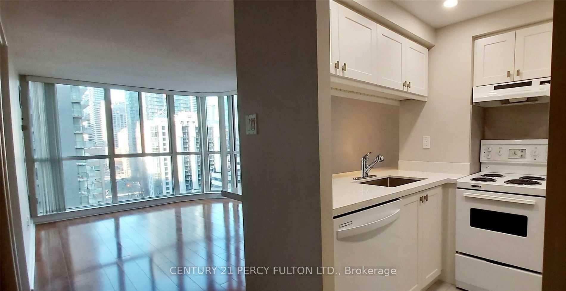 Property Photo: 736 Bay Street 1512 ON M5G 2M4