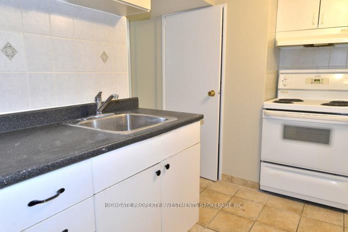 Property Photo: 19 Avondale Boulevard Bsmt ON L6T 1H1