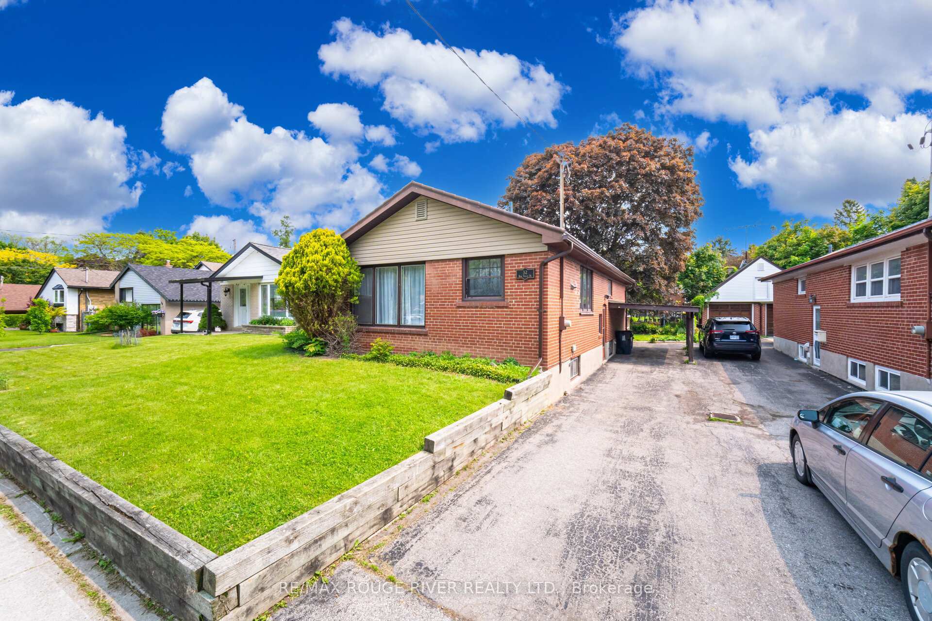 Property Photo: 32 Bow Valley Drive ON M1G 3J6