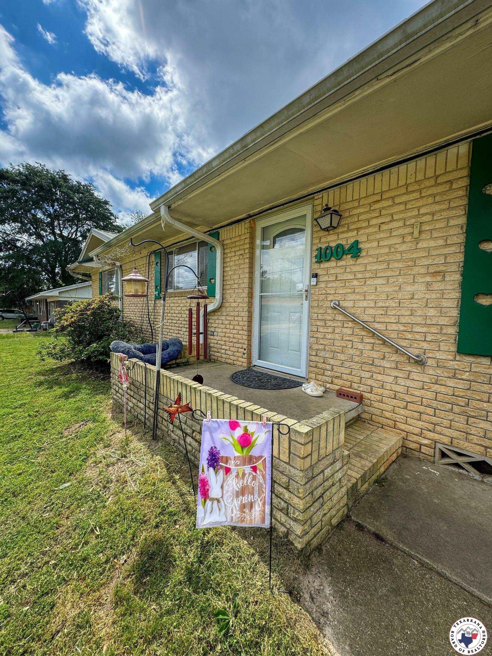 Property Photo: 1004 Hillcrest Street TX 75563