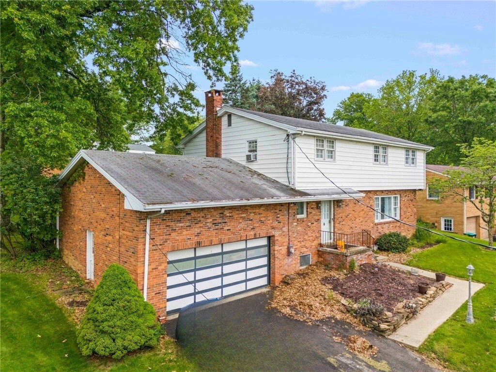Property Photo: 48 Green Crescent Dr PA 15301