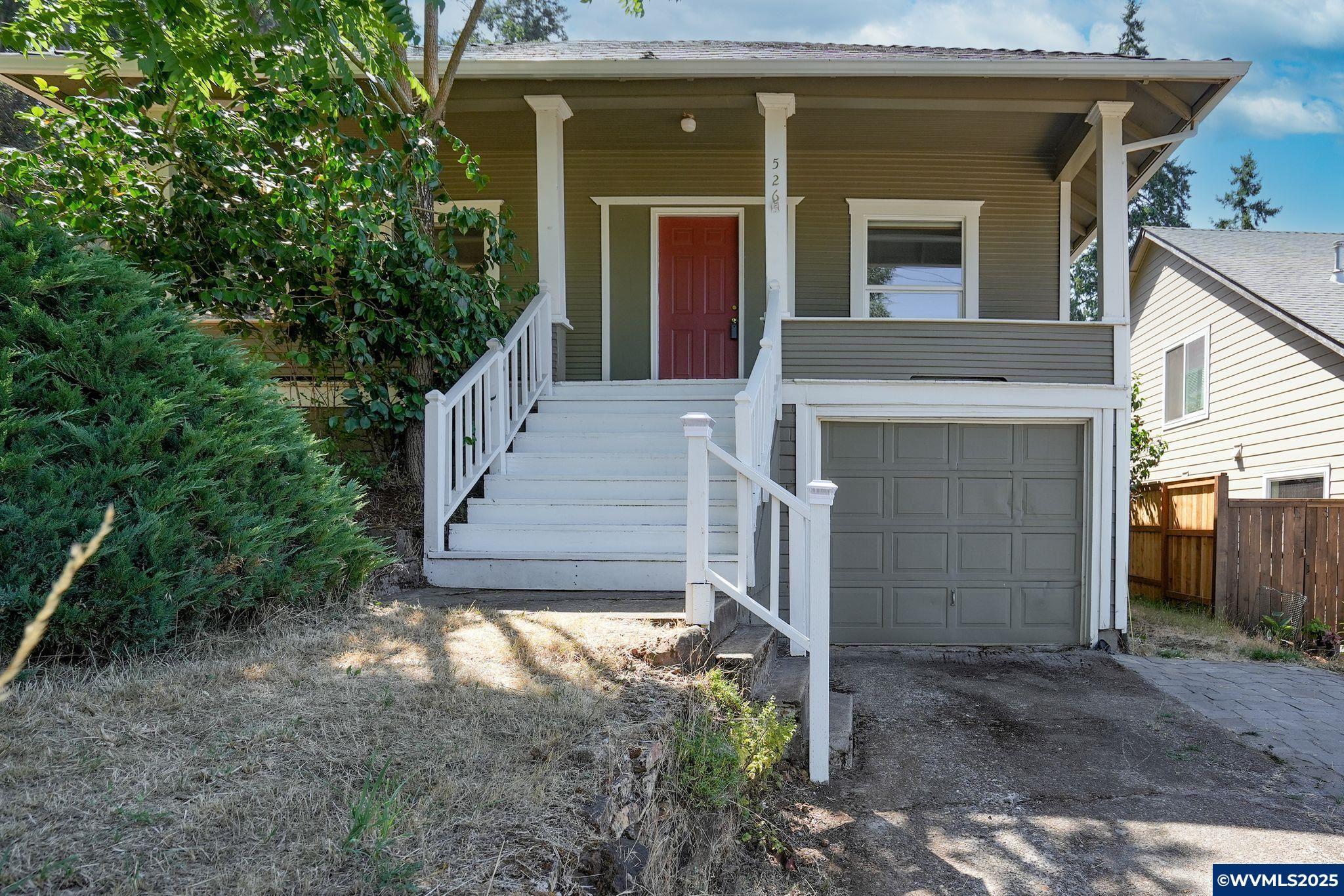Property Photo: 526 Jersey St OR 97381