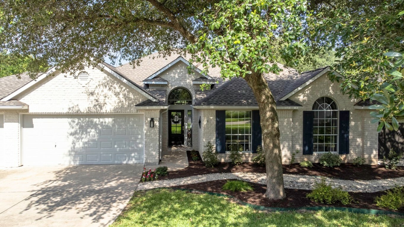Property Photo: 1008 Twin Terrace Court TX 78665