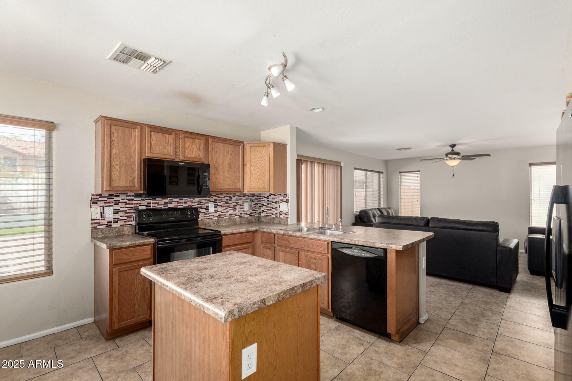 Property Photo: 1632 E Leslie Avenue AZ 85140