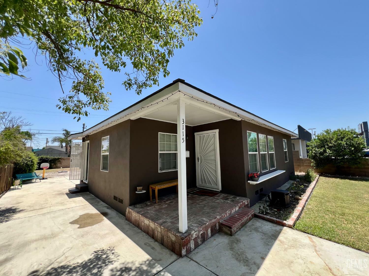 Property Photo: 3115 San Emidio Street CA 93304