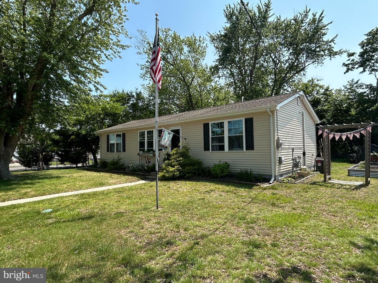 Property Photo:  2 Arbor Road  NJ 08251 
