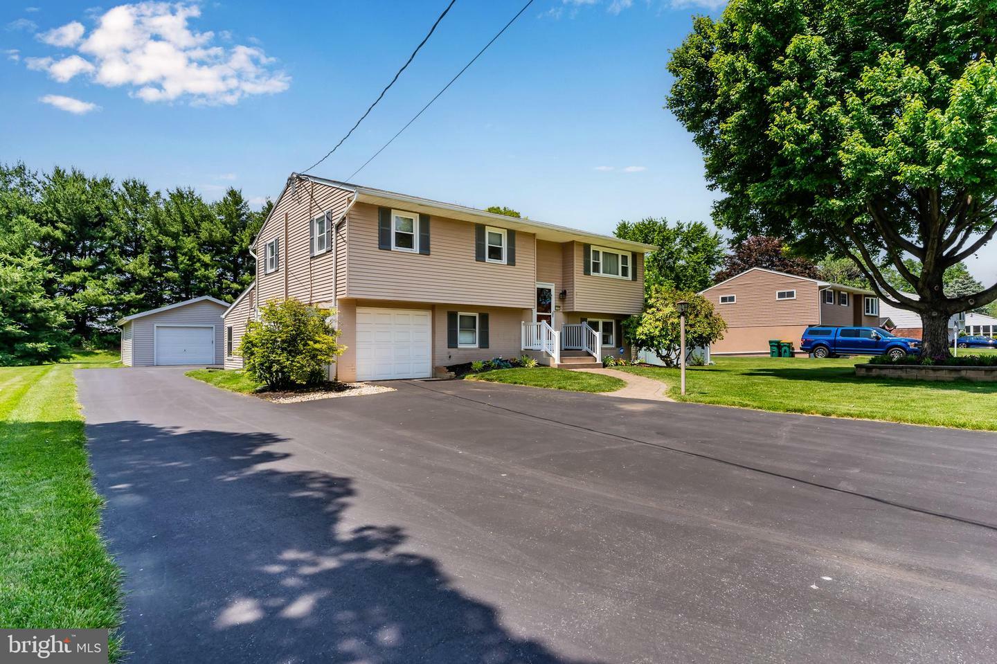 Property Photo: 6325 Forrest Drive PA 17050