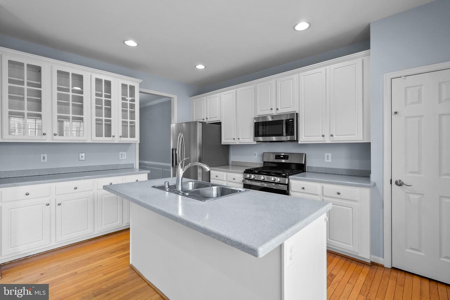 Property Photo: 45773 Smoketree Terrace VA 20166