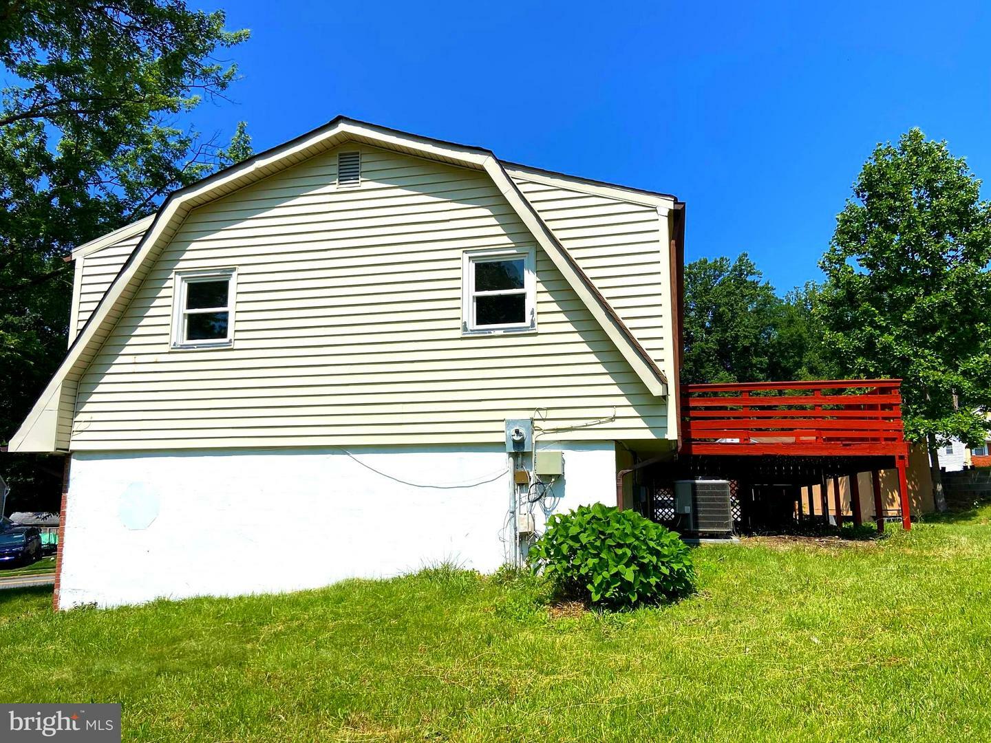 Property Photo: 13017 Kerrydale Road VA 22193
