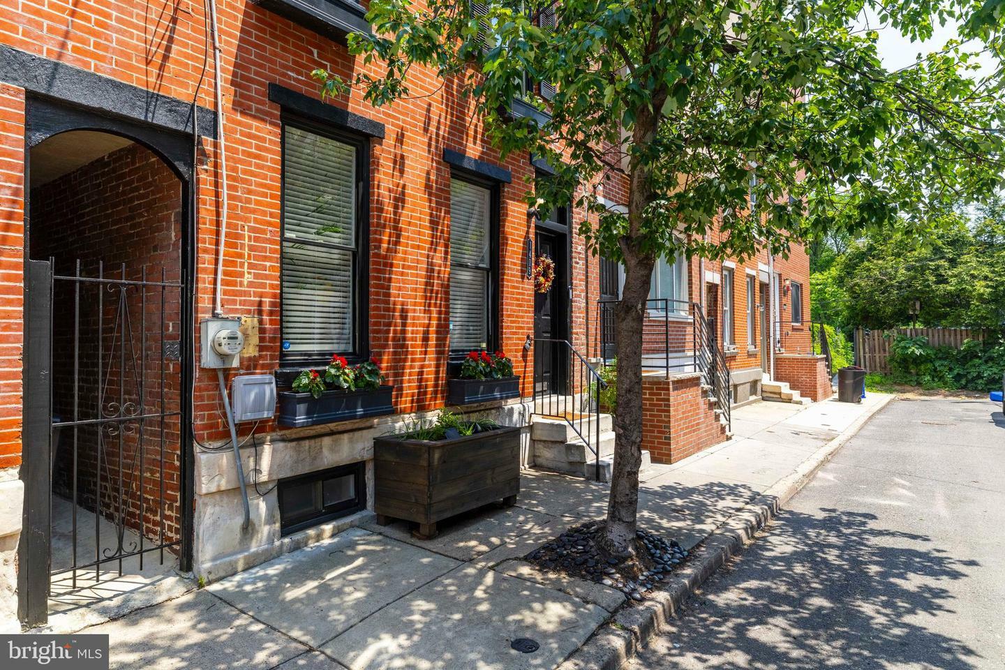 Property Photo: 1419 Montrose Street PA 19146