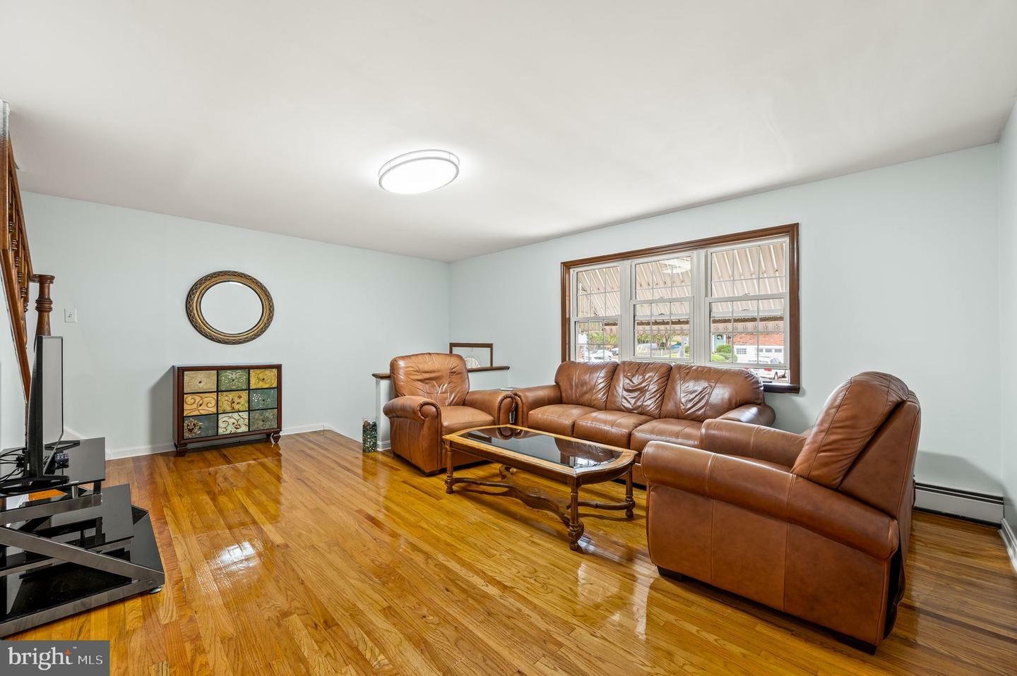 Property Photo: 3595 Oakhill Road PA 19154