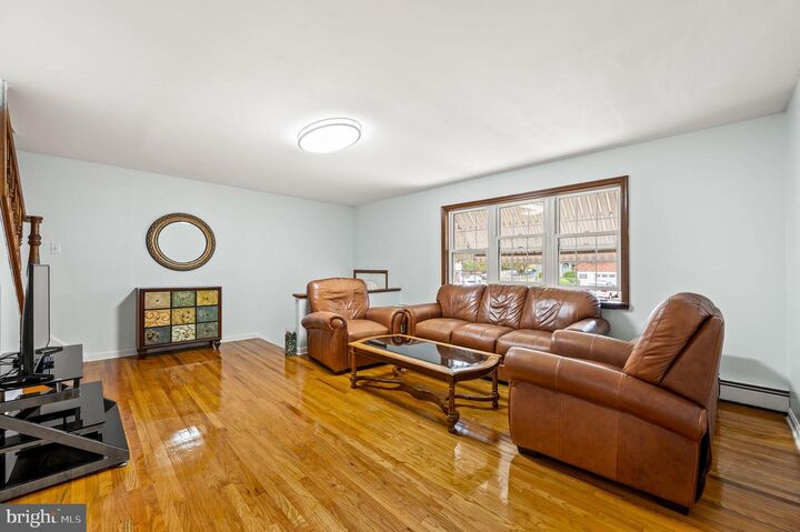 Property Photo:  3595 Oakhill Road  PA 19154 