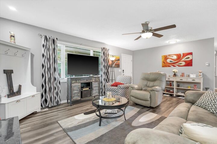 Property Photo: 812 Douglas Circle AR 72653