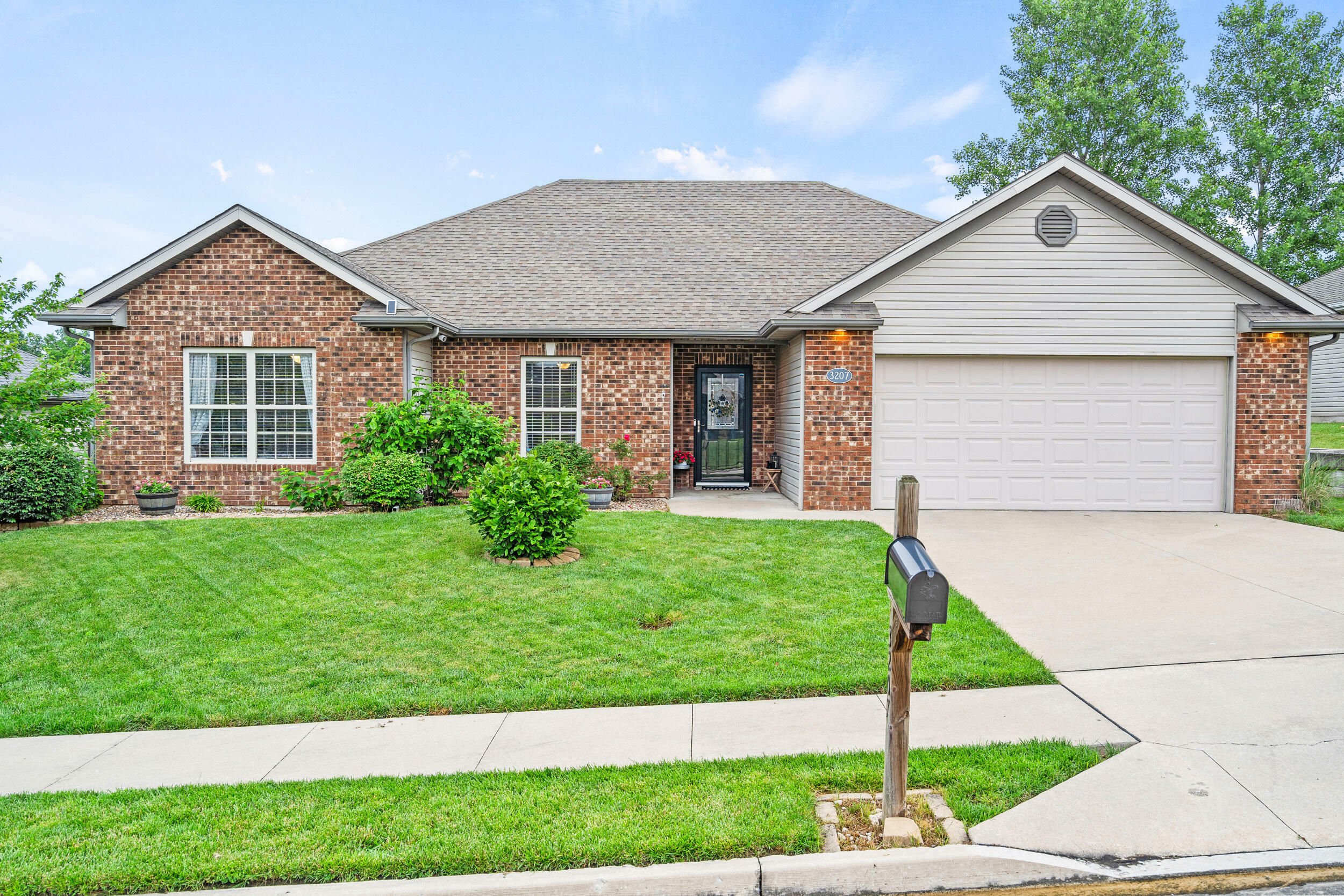 3207 Ballard Mill Dr  Columbia MO 65203 photo