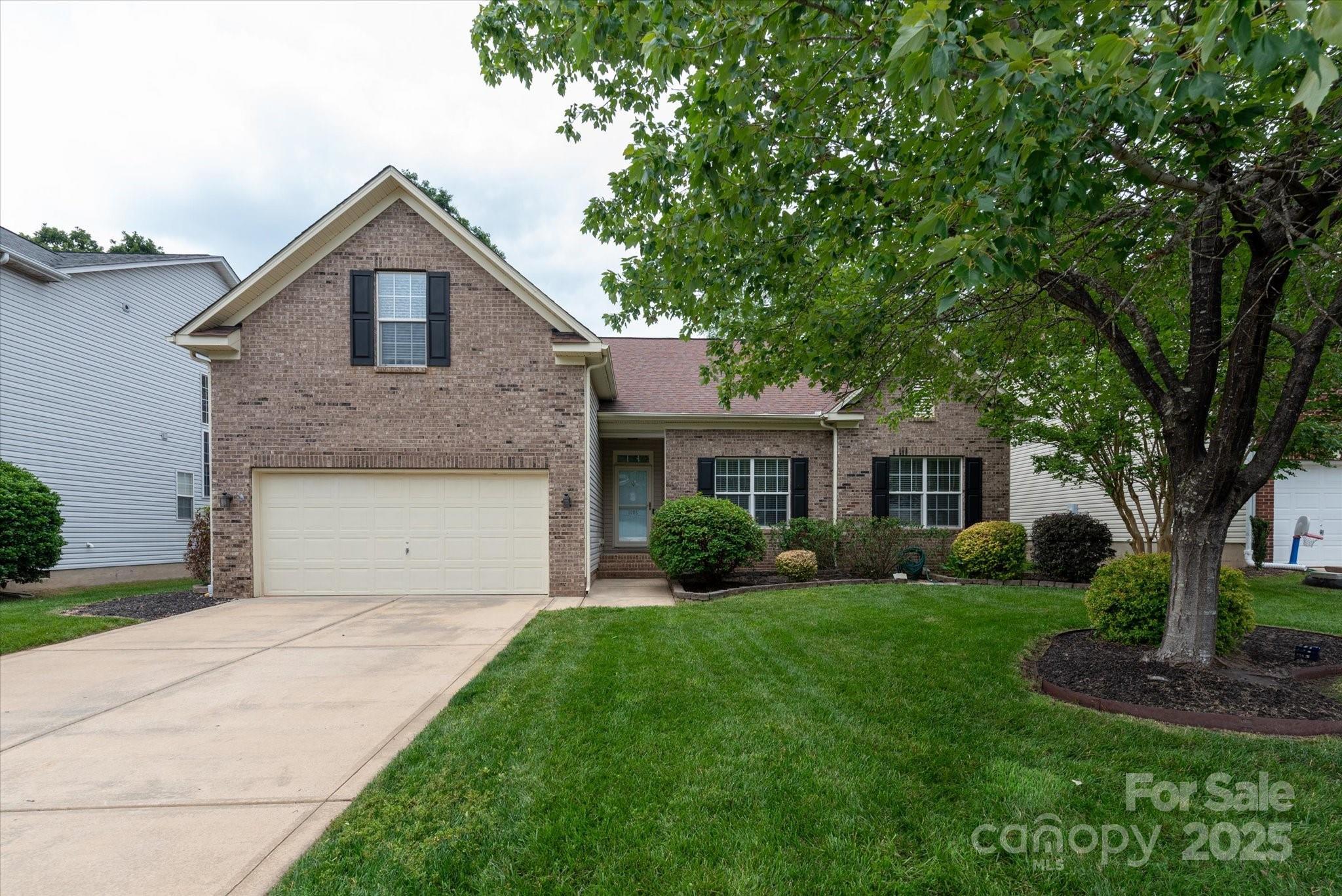 Property Photo: 1003 Grayscroft Drive NC 28173