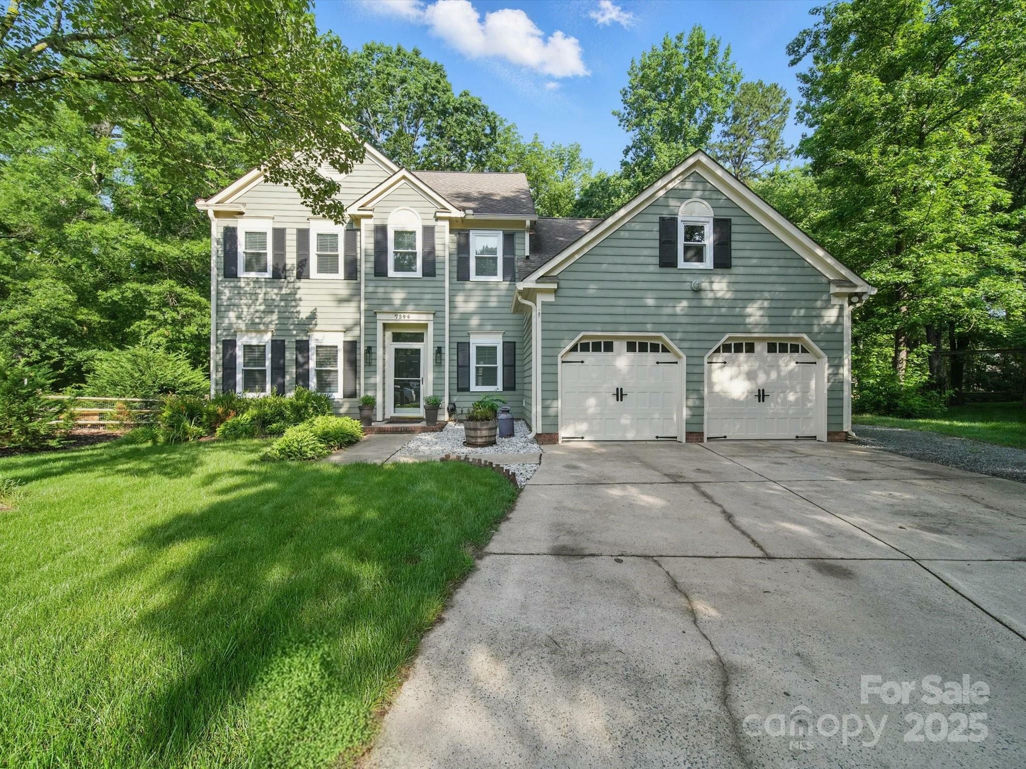 Property Photo: 7344 Maitland Lane NC 28215
