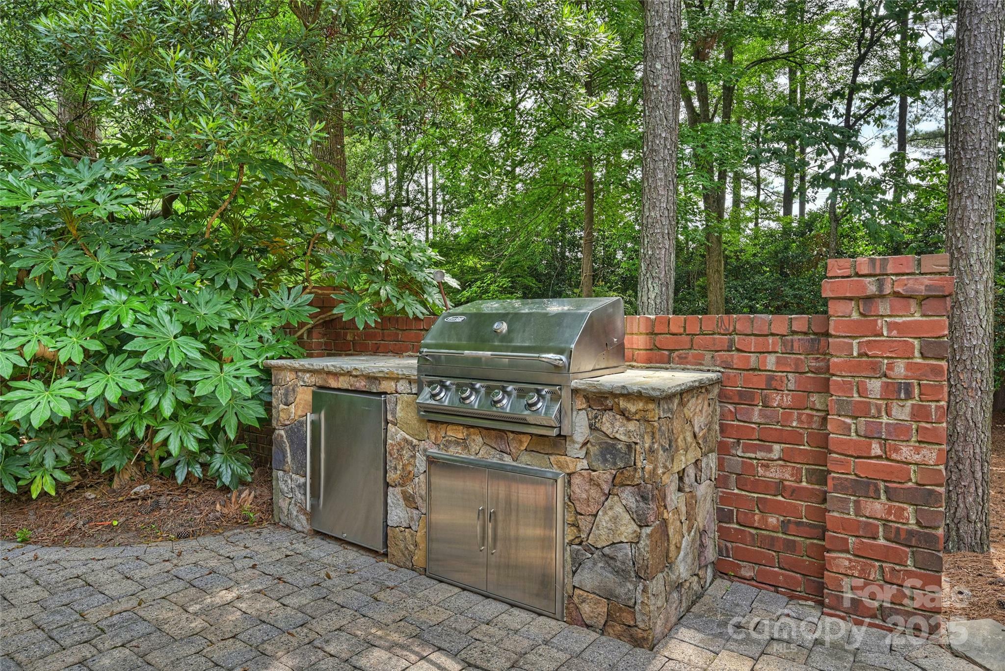 Property Photo: 14652 Villalonga Lane NC 28277