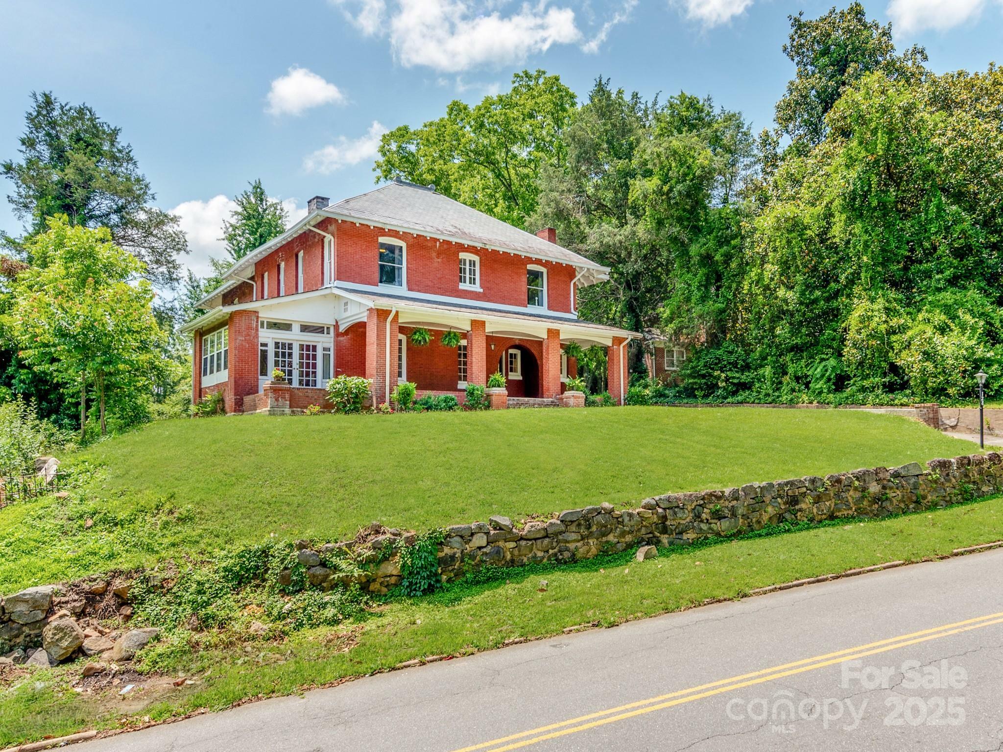 Property Photo: 128 W End Street SC 29706