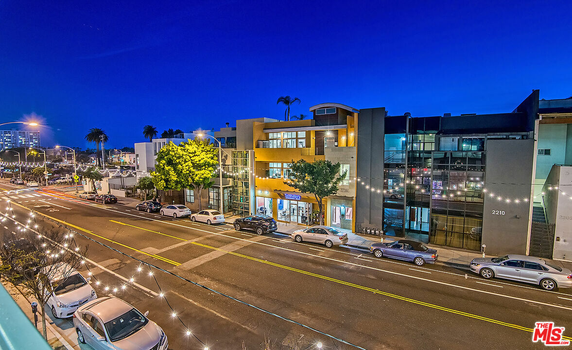 Property Photo: 2216 Main St CA 90405