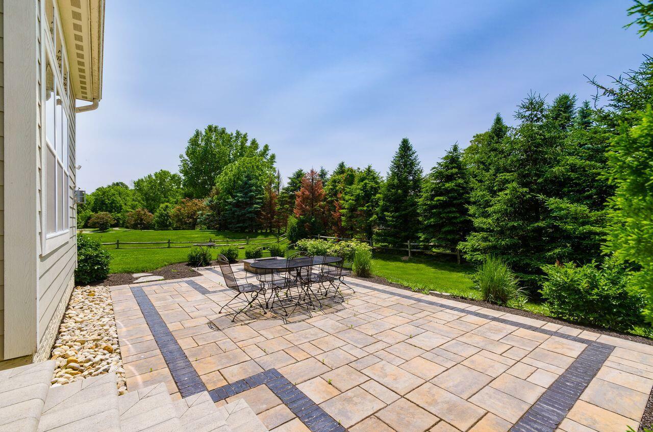 Property Photo: 1201 Stone Trail Drive OH 43004