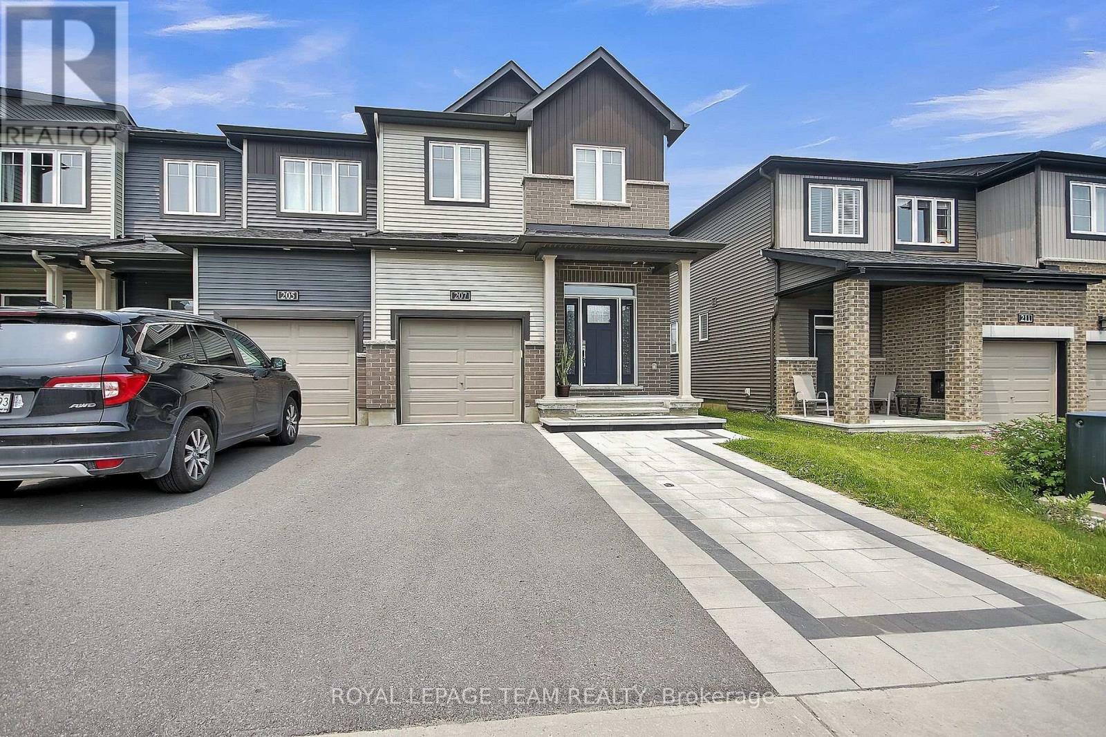 Property Photo: 207 Bending Way ON K2J 6P2
