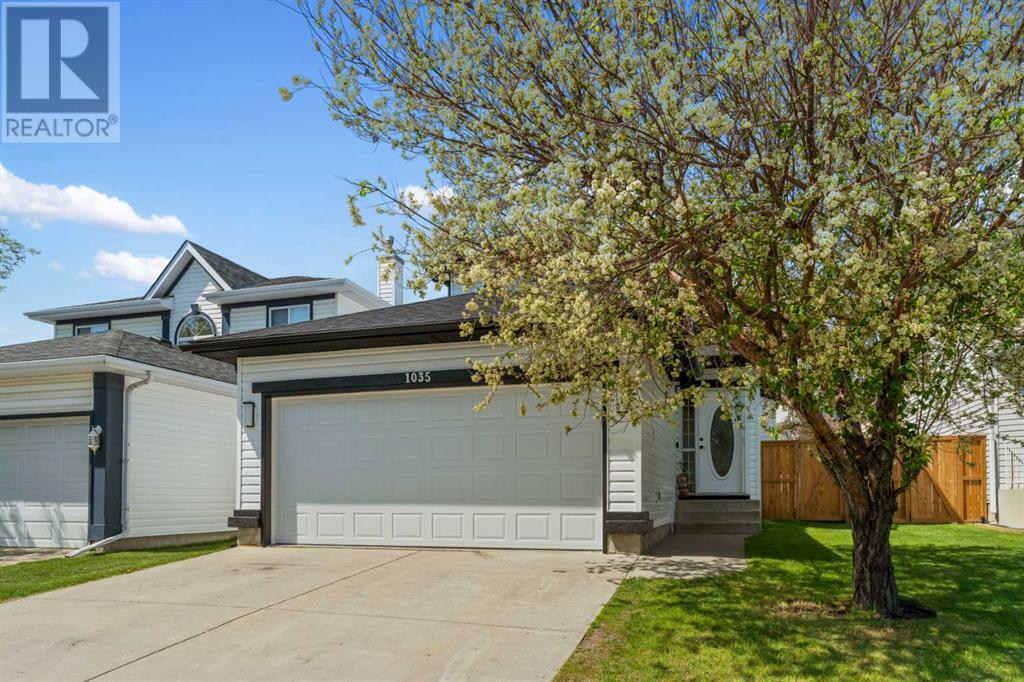 Property Photo: 1035 Coventry Drive Northeast AB T3K 4P2