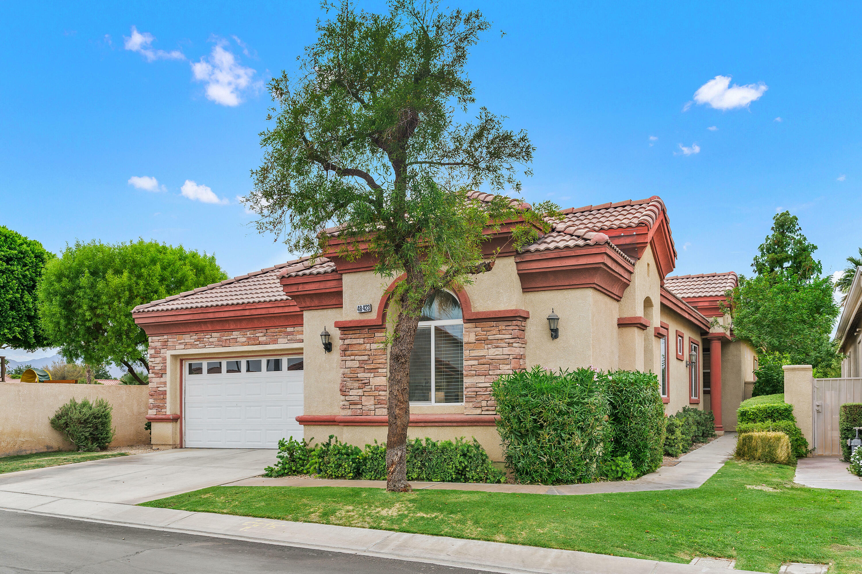 Property Photo:  48423 Hepburn Drive  CA 92201 