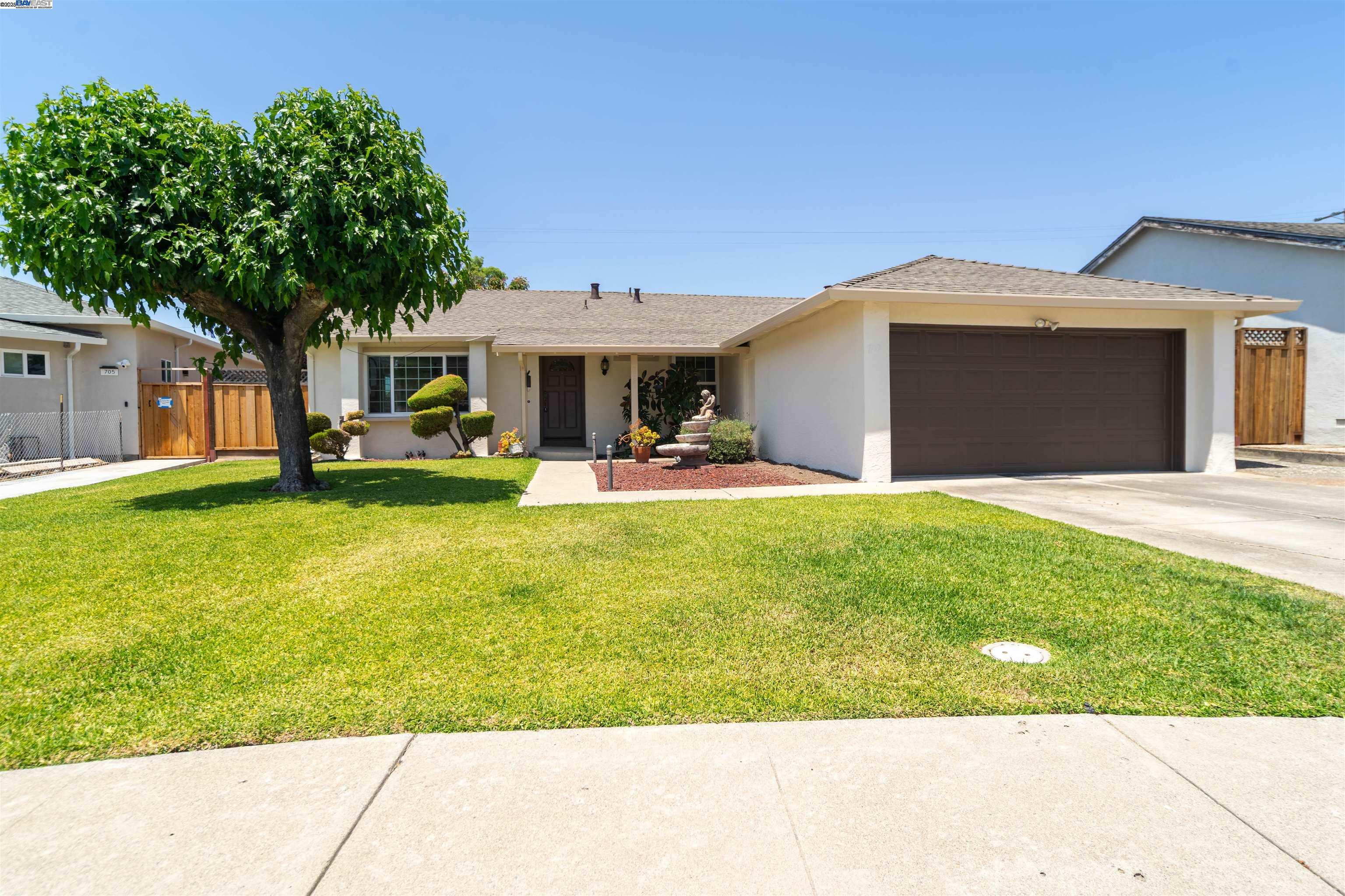 Property Photo: 709 Covina Way CA 94539