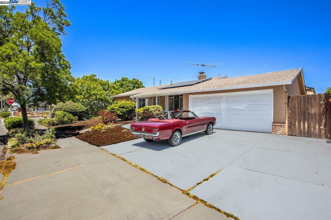 Property Photo: 40122 Besco Dr CA 94538