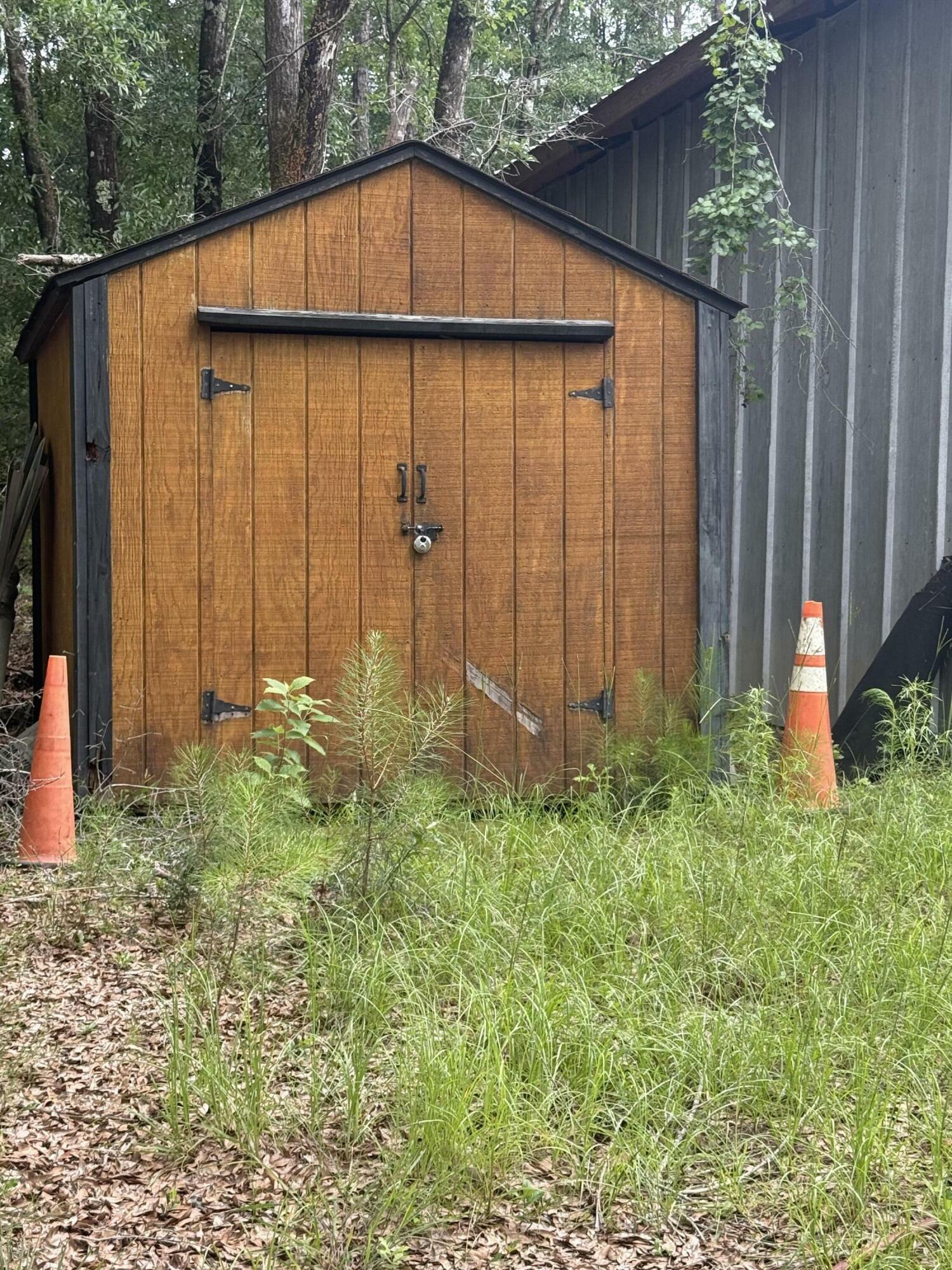 Property Photo: 1300 Crowder Chapel Road FL 32539
