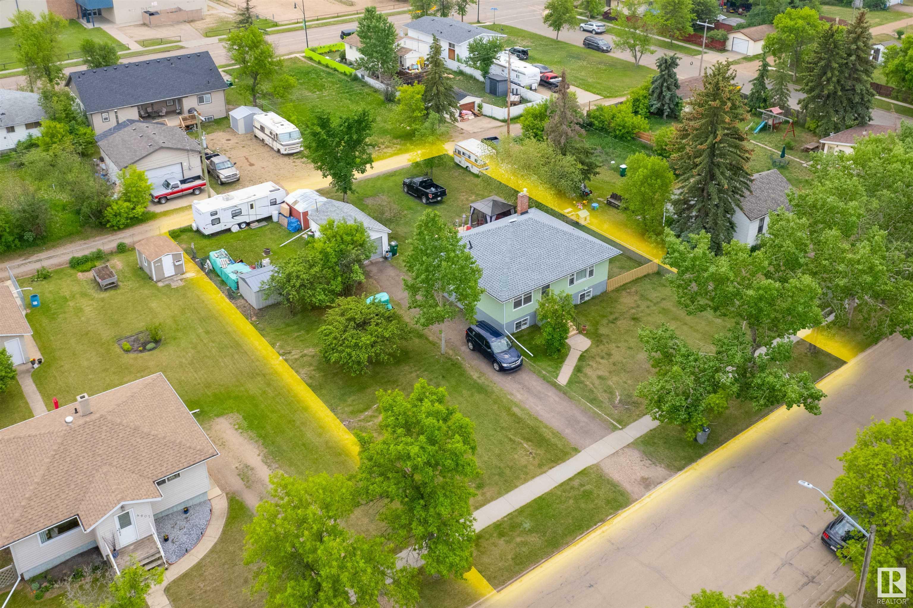 Property Photo: 4811 51 Avenue AB T0B 2R0