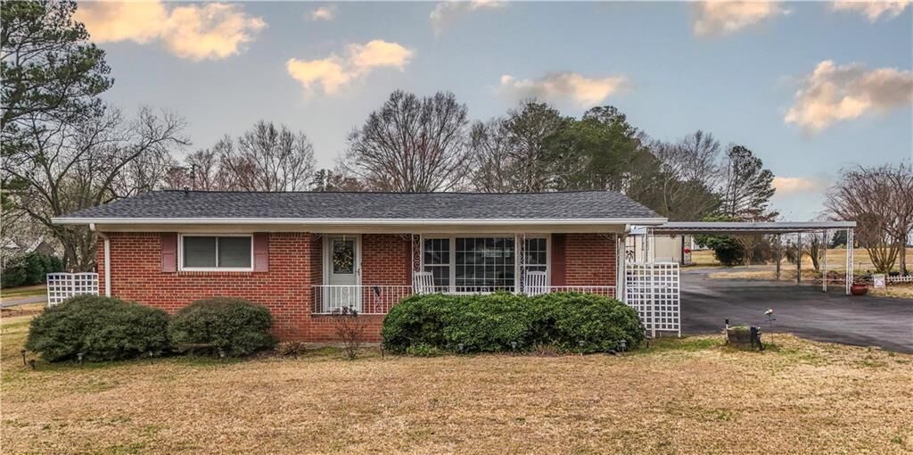 Property Photo: 902 Highway 27 GA 30110