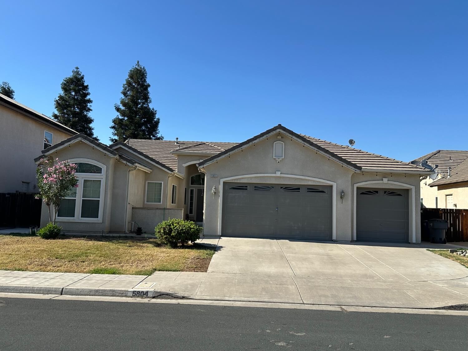 Property Photo: 5804 W Chennault Avenue CA 93722