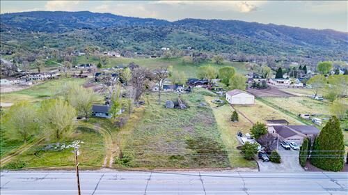 Property Photo:  29021 N Lower Valley Road  CA 93561 