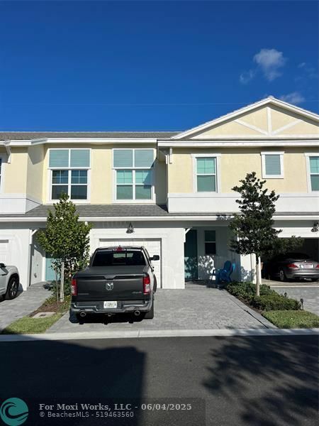 Property Photo: 636 Parsons Way FL 33442