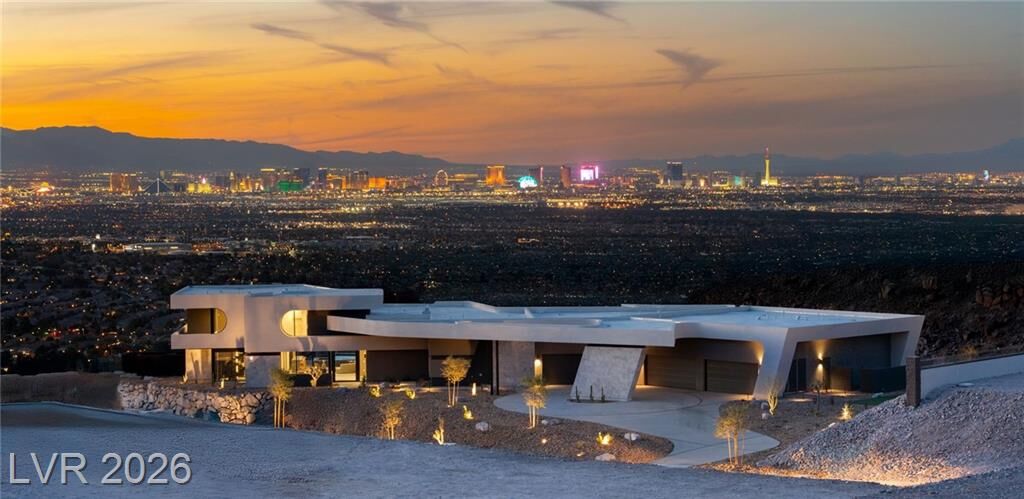Property Photo: 4 Horseshoe Rock Court NV 89012