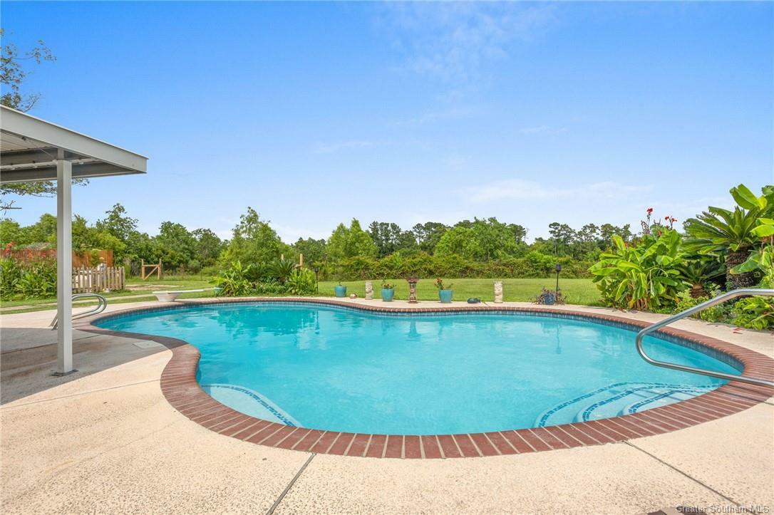 Property Photo: 236 Genna Road LA 70663