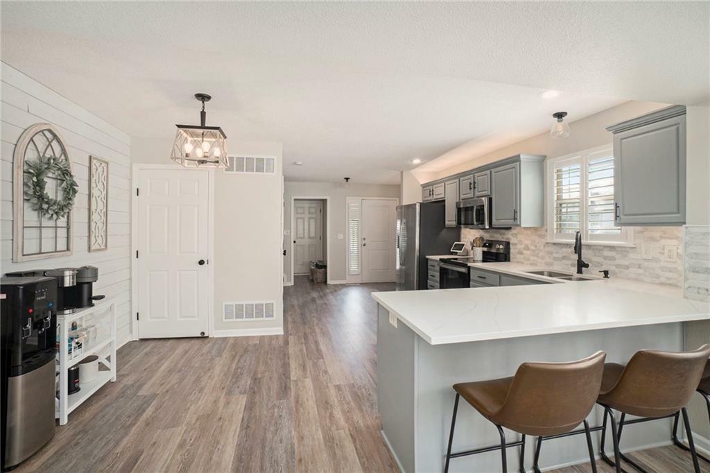 Property Photo: 19 NW 95th Place MO 64155