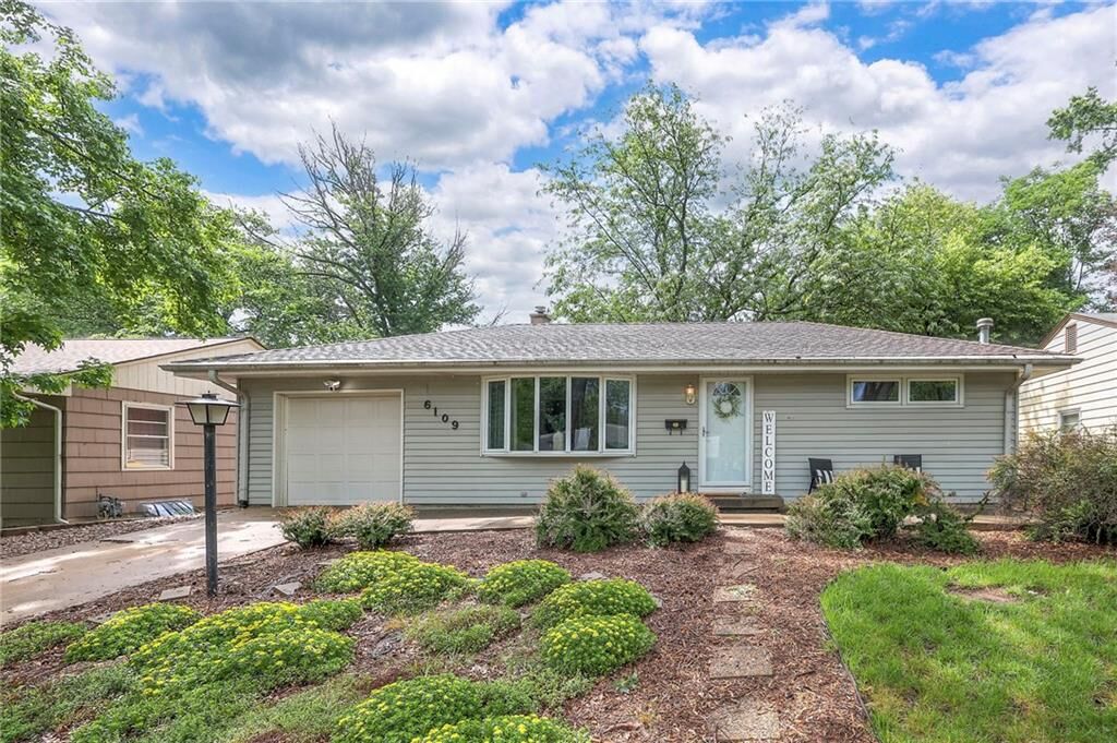 Property Photo: 6109 W 54th Terrace KS 66202