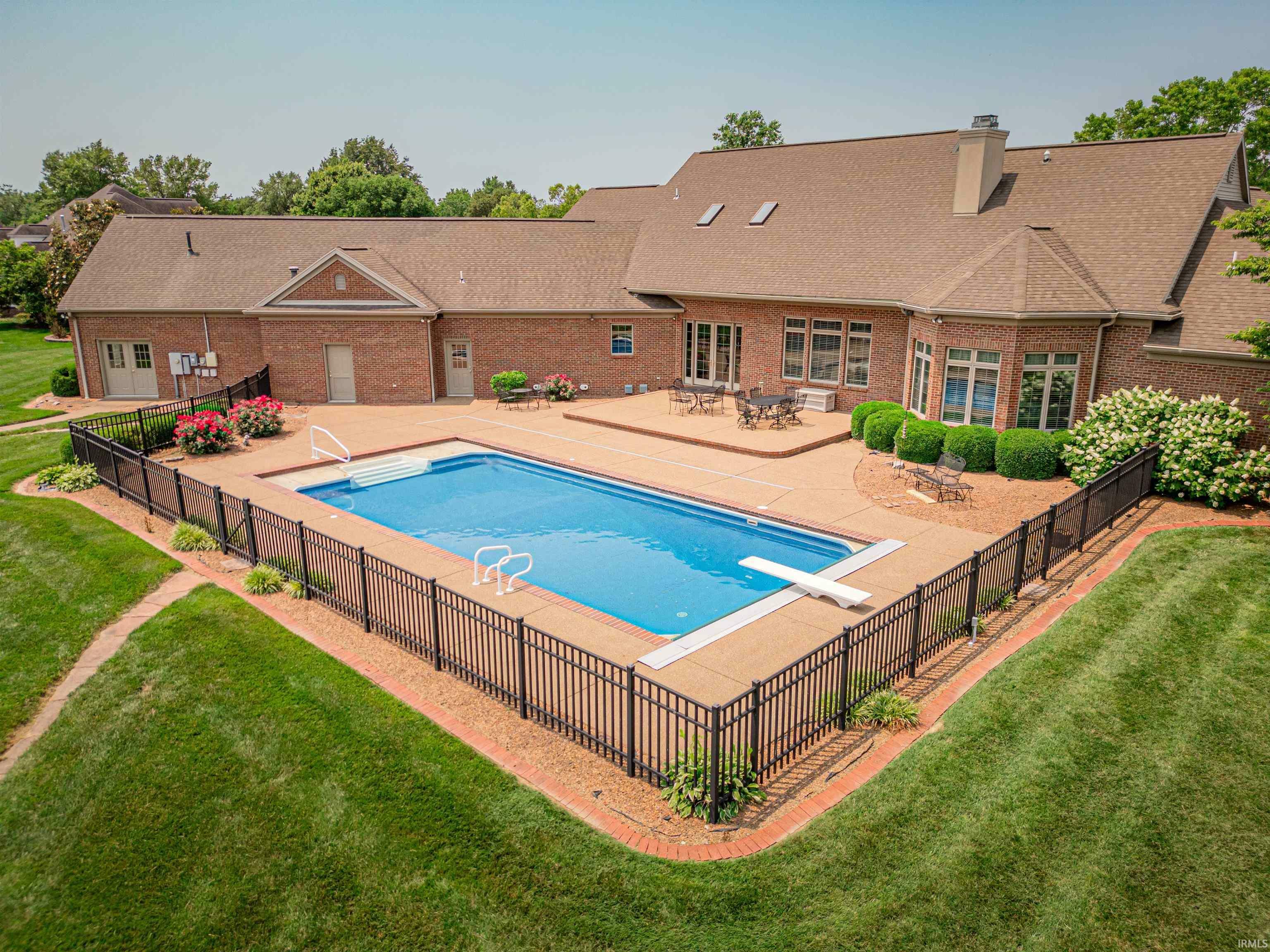 Property Photo: 624 Greengate Court IN 47715