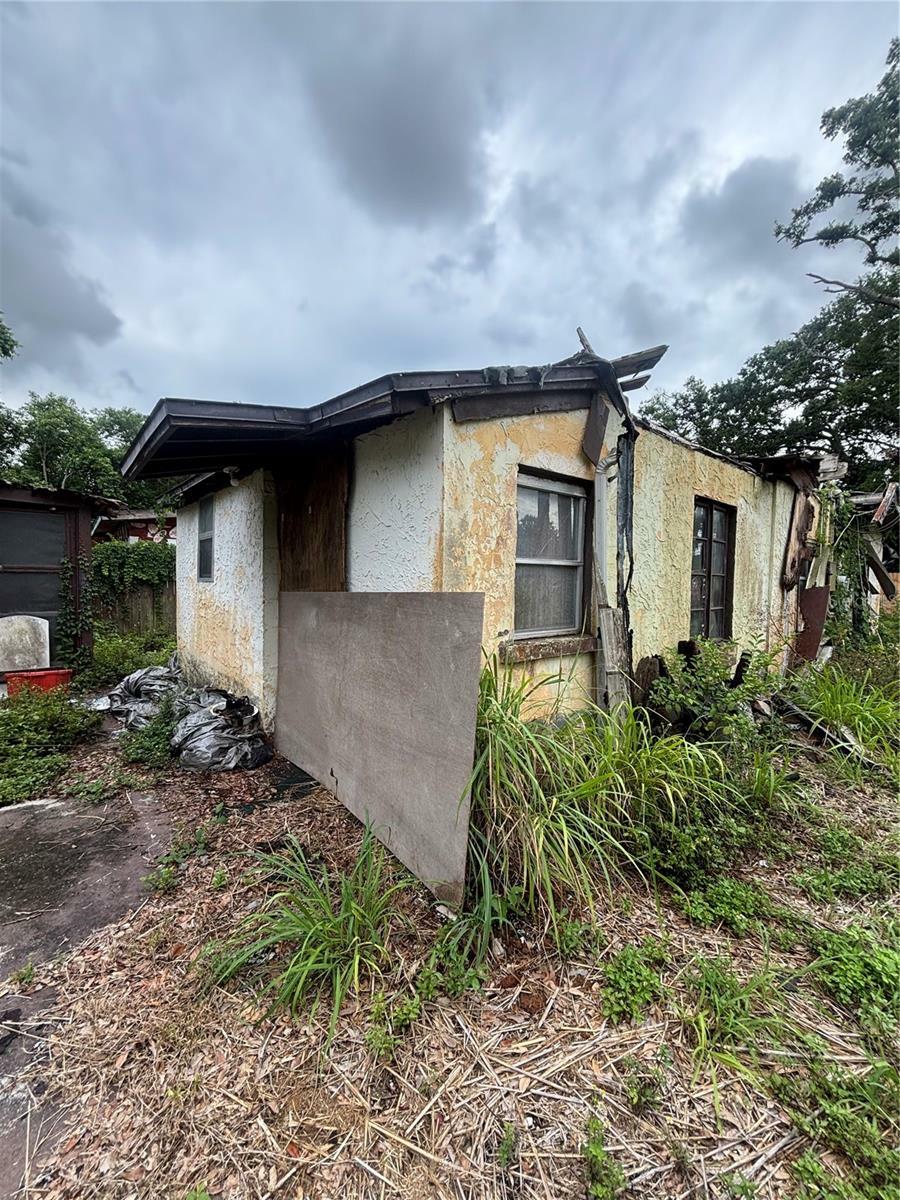 Property Photo: 3086 Carver Court FL 34234