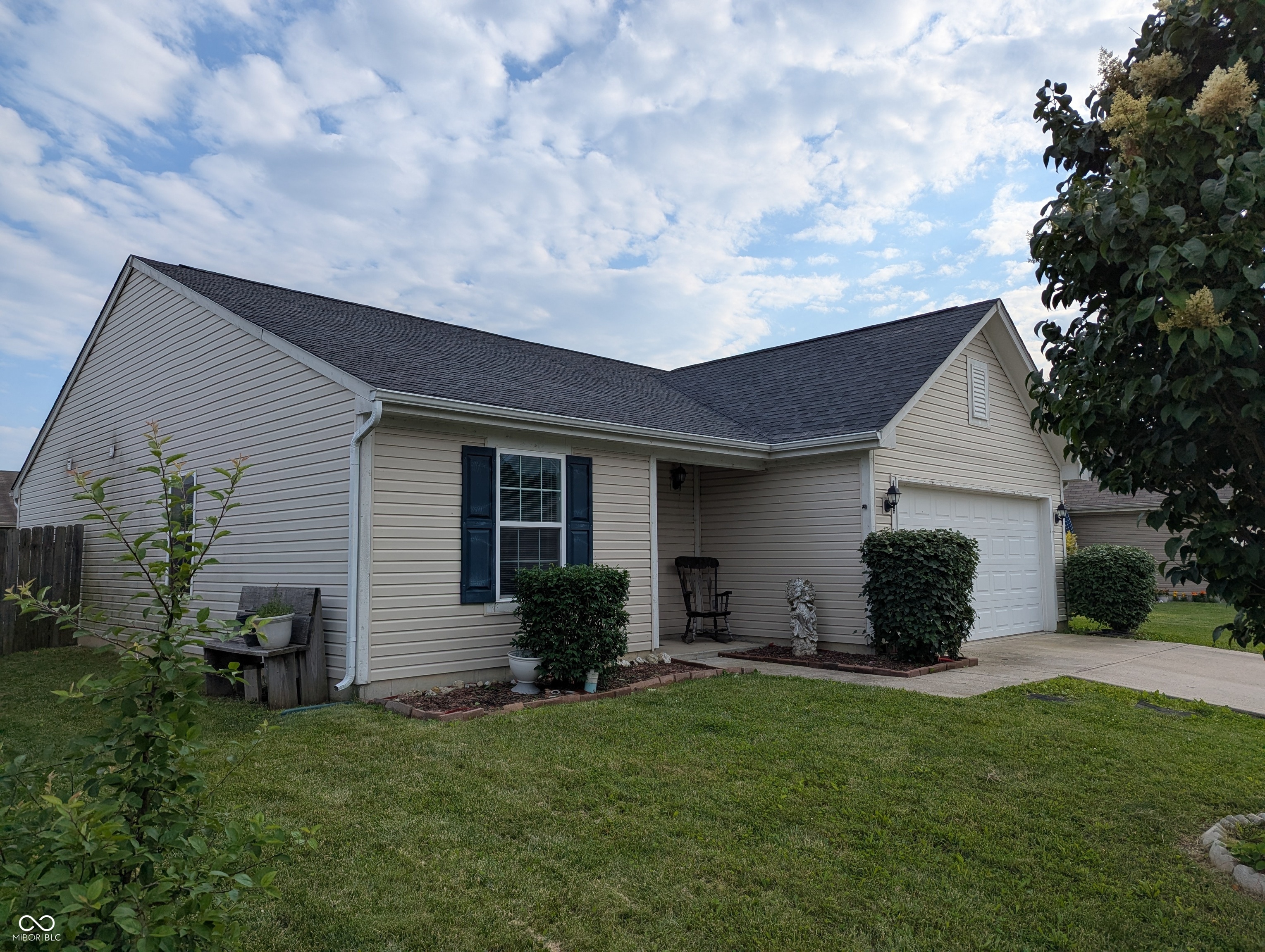 Property Photo: 581 Grassy Bend Drive IN 46143
