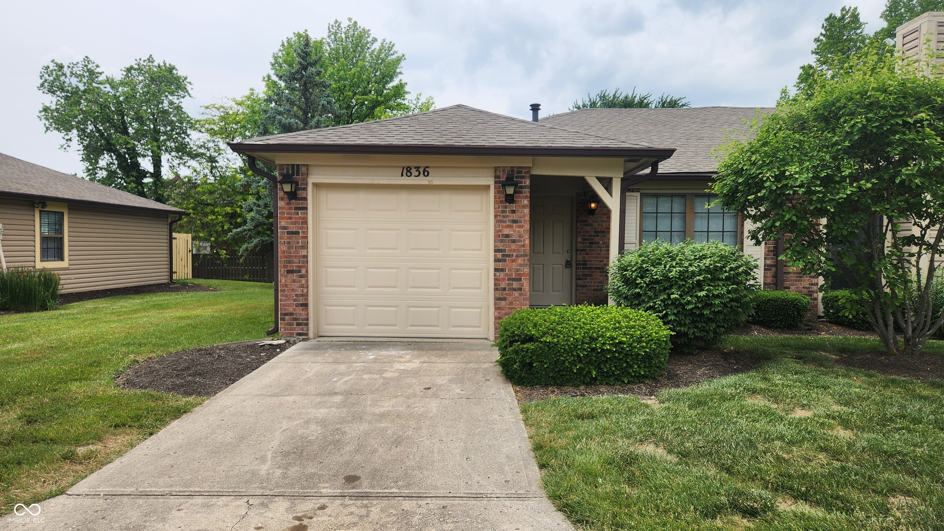 Property Photo:  1836 Queensbridge Circle  IN 46219 